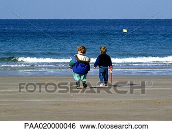 Αποθήκη Φωτογραφίας - θάλασσα,  πρόσωπο,   άνθρωποι,  παιδί,   παιδιά,  παραλία,   ακρογιαλιά. fotosearch  - αναζήτηση φωτογραφικών  εικόνων και φωτογραφιών  κλιπ αρτ