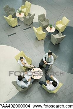Banco de Imagem - executivos,  sentando, 
 lobby. fotosearch 
- busca de fotos, 
imagens e clipart