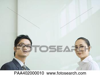 Arquivo de Fotografias - negócio,  executivos, 
 cabeça,  ombros, 
 retrato. fotosearch 
- busca de fotos, 
imagens e clipart