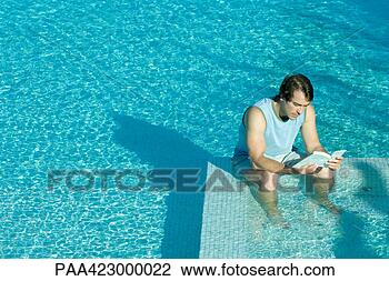 Banco de Imagem - homem,  sentando, 
 natação,  piscina, 
 leitura. fotosearch 
- busca de fotos, 
imagens e clipart