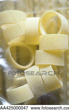 Immagine - calamarata,  pasta.
            fotosearch - cerca
            foto, illustrazioni,
            immagini e foto
            clipart
