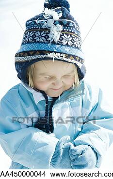 Banques de Photos - enfantqui commence
� marcher,  girl,
neige,  sourire,
yeux,  ferm�.
fotosearch - recherchez
des photos, des
images et des
cliparts