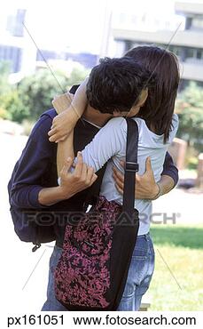 Arquivo de Fotografia - retrato,  par, 
 abraçar. fotosearch 
- busca de fotos, 
imagens e clipart
