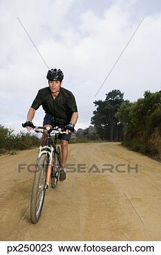 Banco de Imagem - homem,  montanha, 
 biking. fotosearch 
- busca de fotos, 
imagens e clipart