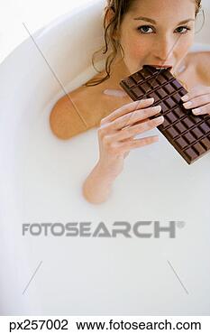 Banco de Imagem - mulher,  bolha, 
 banho,  comer, 
 doce,  barzinhos. 
fotosearch - busca 
de fotos, imagens 
e clipart