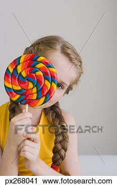 girl-holding-lollipop_~px268041.jpg