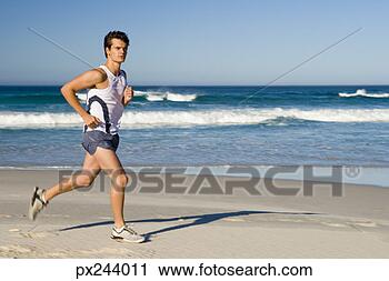 Arquivo de Fotografia - homem,  executando, 
 praia. fotosearch 
- busca de fotos, 
imagens e clipart