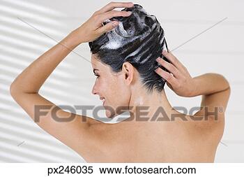 Banco de Imagem - mulher,  lavando, 
 dela,  cabelo. 
fotosearch - busca 
de fotos, imagens 
e clipart