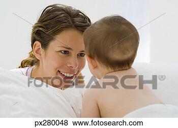 Banco de Imagem - mãe,  bebê. fotosearch 
- busca de fotos, 
imagens e clipart