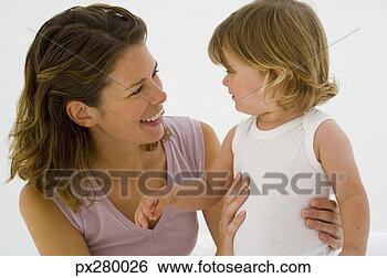 Banco de Imagem - mãe,  toddler. 
fotosearch - busca 
de fotos, imagens 
e clipart