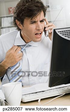 Foto - frustrado,  homem 
negócios,  escritório. 
fotosearch - busca 
de fotos, imagens 
e clipart