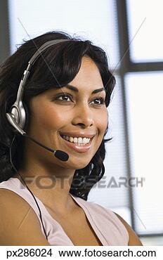 Banco de Imagem - executiva,  headset. 
fotosearch - busca 
de fotos, imagens 
e clipart