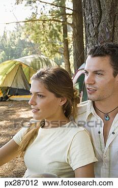 Banco de Imagem - par,  campsite. 
fotosearch - busca 
de fotos, imagens 
e clipart