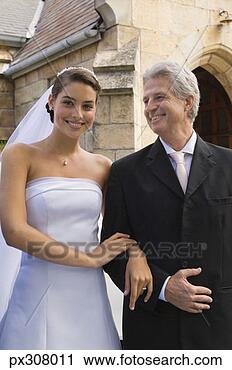 Arquivo de Fotografia - pai,  noiva,  
igreja. fotosearch 
- busca de fotos, 
imagens e clipart