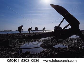 Stock Photo - sunlight, beach, 
silhouette, anchor, 
beaches, fishermen, 
jun. fotosearch 
- search stock 
photos, pictures, 
images, and photo 
clipart