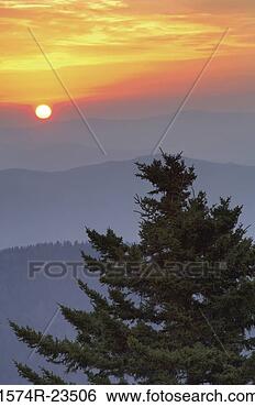 Stock Photo - sunset over the 
mountains,  great 
smoky mountains 
national park. 
fotosearch - search 
stock photos, 
pictures, images, 
and photo clipart