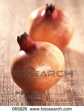 Banco de Imagem - pomegranates. 
fotosearch - busca 
de fotos, imagens 
e clipart