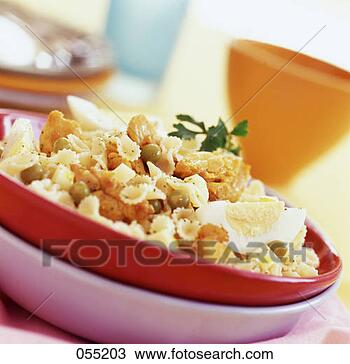 Banco de Imagem - macarronada,  
salada,  ovo, 
 ervilhas. fotosearch 
- busca de fotos, 
imagens e clipart