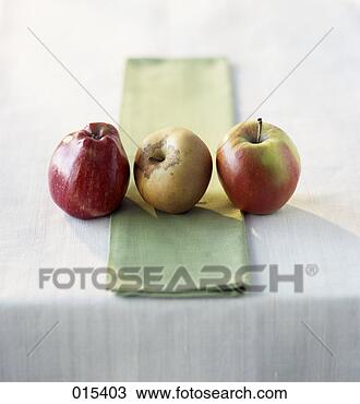 Banco de Imagem - três,  apples:, 
 vermelho,  delicioso, 
 canadá,  jonagold. 
fotosearch - busca 
de fotos, imagens 
e clipart