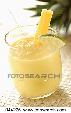 Banco de Imagem - abacaxi,  lima, 
 coco,  smoothie. 
fotosearch - busca 
de fotos, imagens 
e clipart