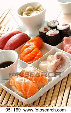 Arquivo Fotográficos - sushi,  maki, 
 sashimi,  bandeja. 
fotosearch - busca 
de fotos, imagens 
e clipart