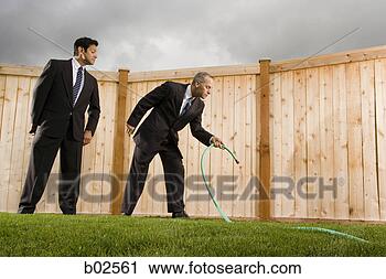 Hazır Fotoğraflar - ucuz,  açi,  yayinlama, 
 işadami,  watering, 
 çimen,  öbür, 
 işadami. fotosearch 
- foto, resim, 
görüntü ve foto 
klipart ara
