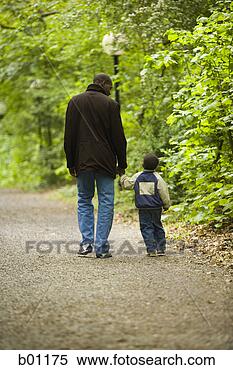 Banco de Imagem - pai, seu, filho, 
andar, caminho. 
fotosearch - busca 
de fotos, imagens 
e clipart