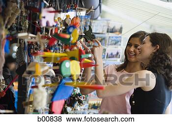 Hazır Fotoğraf - profil,  iki, 
 teenage,  kızlar, 
 alış veriş. fotosearch 
- foto, resim, 
görüntü ve foto 
klipart ara