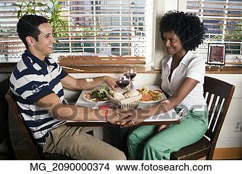 Hazır Fotoğraf - küçük,  çift, 
 onlarin,  20 
tane,  sevmek, 
 öğün,  birlikte, 
 lokanta. fotosearch 
- foto, resim, 
görüntü ve foto 
klipart ara