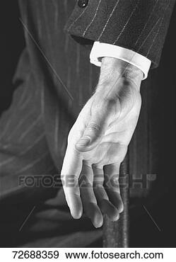 Hazır Fotoğraf - adam,  dolu,  
takım elbise, 
 son,  yukariya, 
 el,  (b&w). fotosearch 
- foto, resim, 
görüntü ve foto 
klipart ara