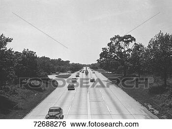 Hazır Fotoğraf - arabalar,   binicilik, 
  kenar mahalleli 
kimse,   karayolu, 
  (b&w). fotosearch 
- foto, resim, 
görüntü ve foto 
klipart ara