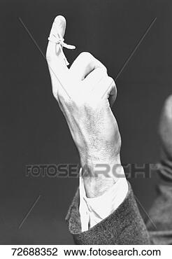 Banco de Imagem - homem,  cadeia, 
 amarrado,  ao 
redor,  dedo, 
 (b&w),  close-up. 
fotosearch - busca 
de fotos, imagens 
e clipart