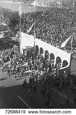 Hazır Fotoğraf - kalabalik,  insanlar, 
 geçiş,  kapılar, 
 (b&w),  keyifli, 
 yayinlama. fotosearch 
- foto, resim, 
görüntü ve foto 
klipart ara