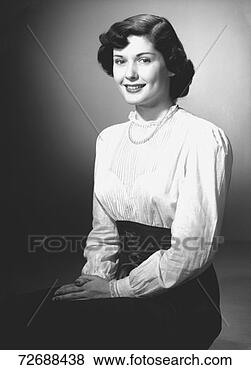 Hazır Fotoğraf - küçük,  kadin, 
 poz veriyor, 
 stüdyo,  (b&w), 
 portre. fotosearch 
- foto, resim, 
görüntü ve foto 
klipart ara