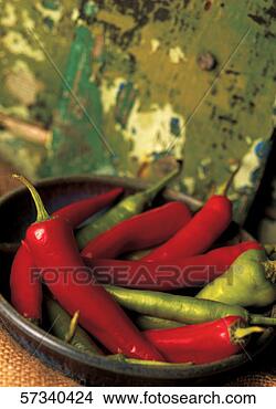 Banco de Imagem - close-up,  vermelho, 
 verde,  chilies, 
 tigela. fotosearch 
- busca de fotos, 
imagens e clipart