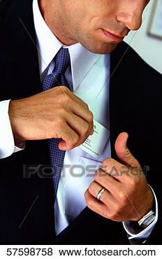 Banco de Imagem - sepia,   tiro, 
  negócio,   homem, 
  inserindo,  
 crédito,   cartão. 
fotosearch - busca 
de fotos, imagens 
e clipart