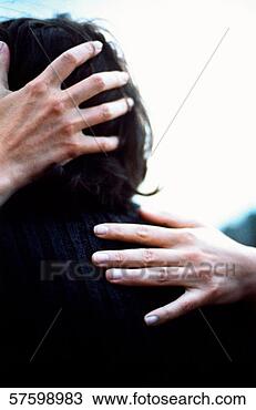 Banco de Imagem - close-up,  mãos, 
 abraçando,  pessoa. 
fotosearch - busca 
de fotos, imagens 
e clipart