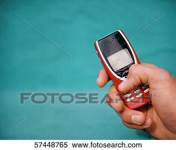 Banco de Imagem - pessoa,  segurando, 
 móvel,  telefone. 
fotosearch - busca 
de fotos, imagens 
e clipart