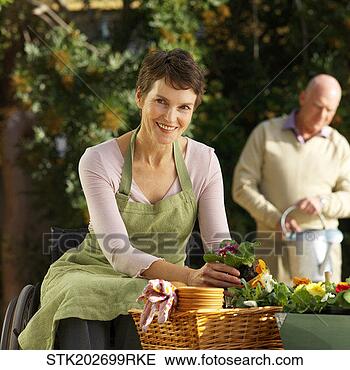 Arquivo de Fotografia - marido,   esposa, 
  jardinagem, 
  ao ar livre, 
  esposa,   sentando. 
fotosearch - busca 
de fotos, imagens 
e clipart