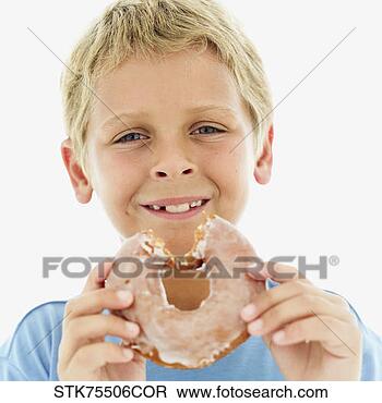 Banco de Imagem - retrato,  menino, 
 segurando,  açúcar, 
 glazed,  filhós. 
fotosearch - busca 
de fotos, imagens 
e clipart