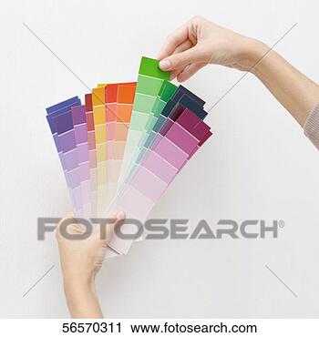 Arquivo de Fotografia - mulher,  segurando, 
 sombra,  cartões. 
fotosearch - busca 
de fotos, imagens 
e clipart