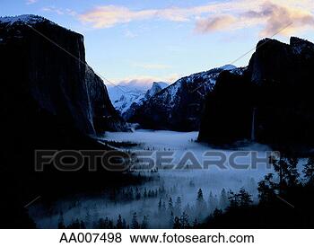 Stock Photo - yosemite valley 
in yosemite national 
park. fotosearch 
- search stock 
photos, pictures, 
images, and photo 
clipart