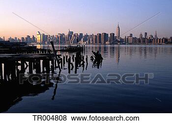 Stock Photo - midtown manhattan 
at dawn. fotosearch 
- search stock 
photos, pictures, 
images, and photo 
clipart