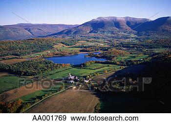 Stock Photograph - aerial view of 
farms north of 
rutland, vermont. 
fotosearch - search 
stock photos, 
pictures, images, 
and photo clipart