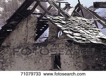 Banco de Imagem - favela,  moradia. 
fotosearch - busca 
de fotos, imagens 
e clipart