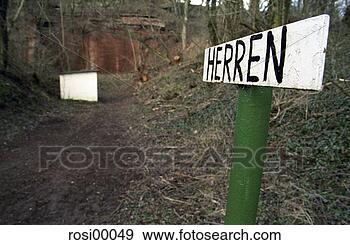 Hazır Fotoğraf - centilmenler, 
 gösterge,  wc, 
 doğa,  orman, 
 kutsal kitap, 
 duff. fotosearch 
- foto, resim, 
görüntü ve foto 
klipart ara