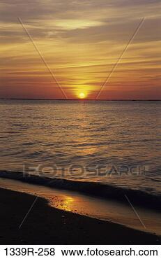Stock Photo - chesapeake bay, 
maryland-virginia, 
usa. fotosearch 
- search stock 
photos, pictures, 
images, and photo 
clipart