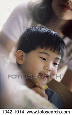 Stock Photo - people, asian, 
mother, happy, 
boy, smile, family. 
fotosearch - search 
stock photos, 
pictures, images, 
and photo clipart