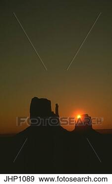 Stock Photograph - sunrise over monument 
valley, utah. 
fotosearch - search 
stock photos, 
pictures, images, 
and photo clipart