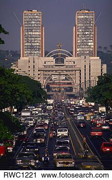 Stock Photography - traffic fills 
avenida bolivar 
with the twin 
towers of 